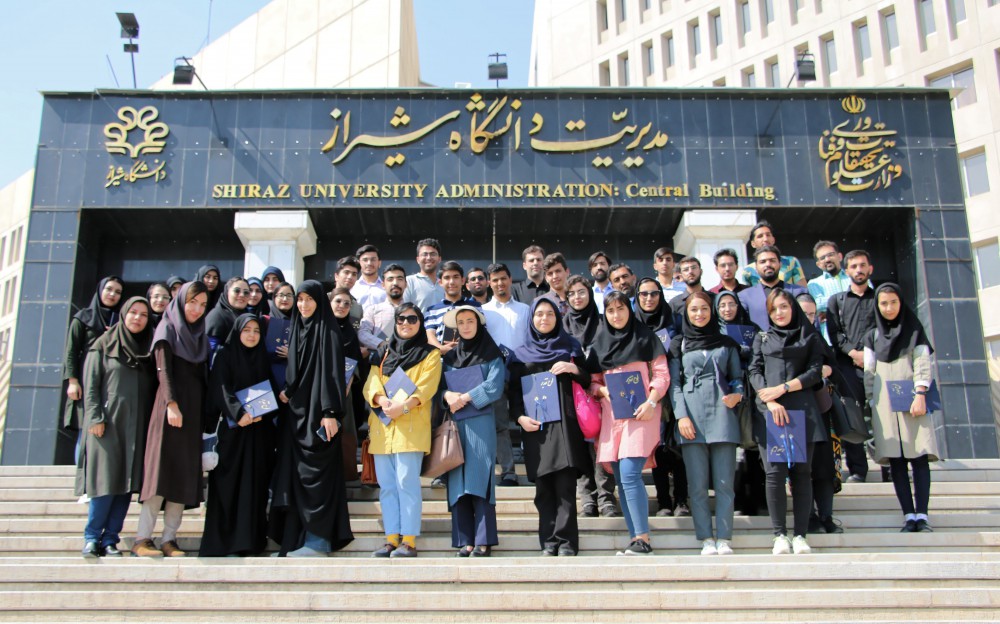 تقدیر از دانشجویان همکار در برنامه استقبال از نودانشجویان و خانواده های محترمشان در دانشگاه شیراز